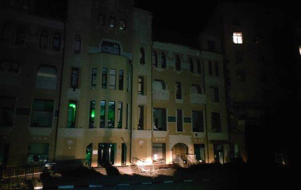 РФ ночью обстреляла историческое здание в Харькове