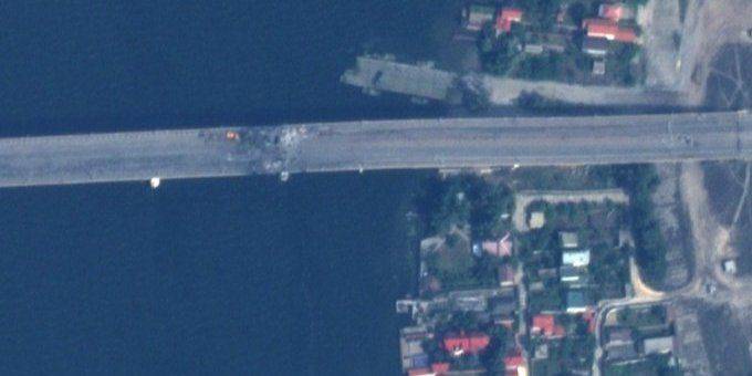 Спутник показал последствия новых ударов по Антоновскому мосту в Херсоне