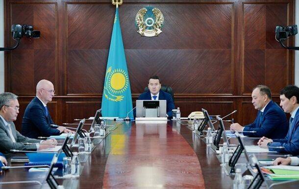 Казахстан временно остановил торговлю оружием