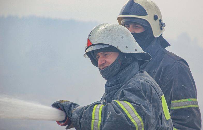 В Тверской области ликвидируют лесной пожар под Фирово