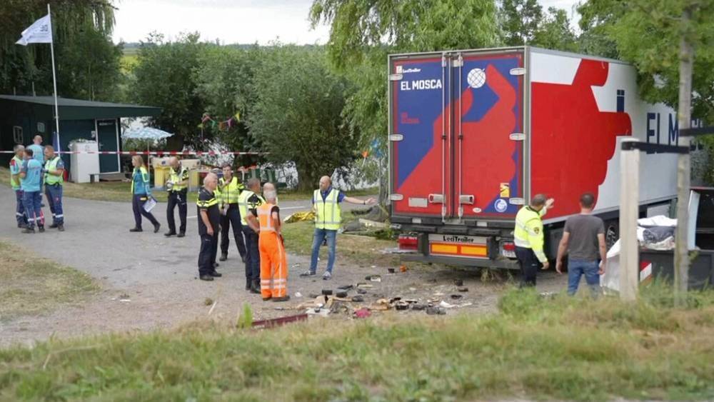 Нидерланды: грузовик въехал в людей, собравшихся на барбекю