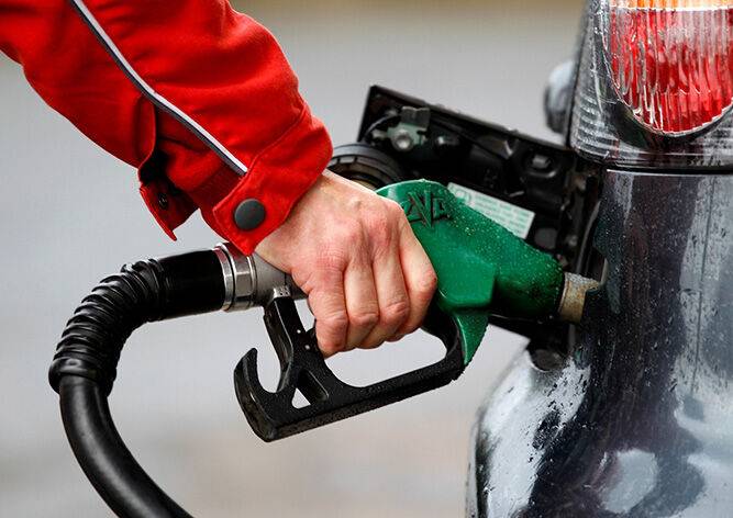 Цены на бензин в Чехии опустились до 6-летнего минимума