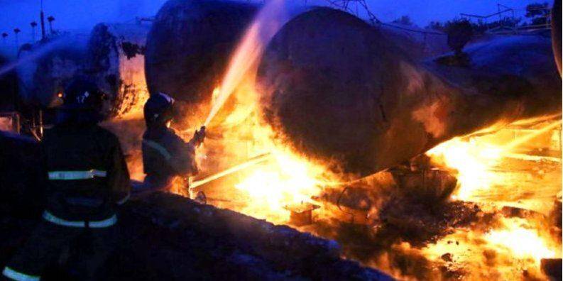 ВСУ уничтожили ночью нефтебазу оккупантов в Макеевке — видео