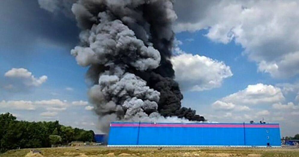 Пожар на 35 тыс. квадратов: под Москвой горит склад интернет-магазина Ozon (видео)
