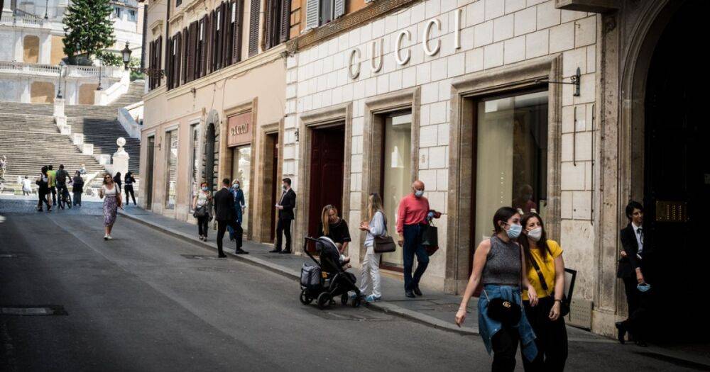 Магазины Gucci начали принимать криптовалюту в качестве оплаты за товар