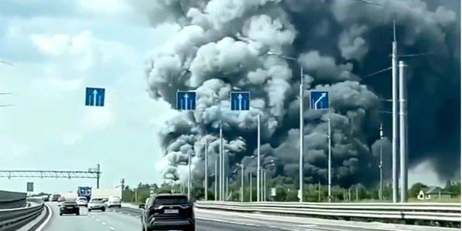 Основная версия — поджог. В результате пожара на складах российского маркетплейса Ozon погиб один человек, еще 13 получили ранения