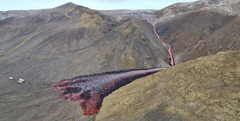 Неподалік столиці Ісландії почалося виверження вулкана - відео