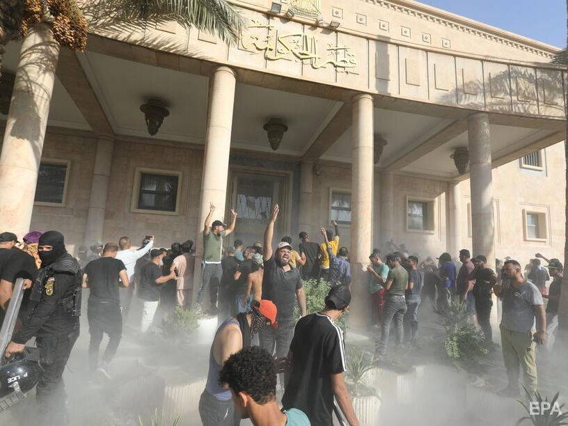 В Багдаде протестующие захватили здание правительства