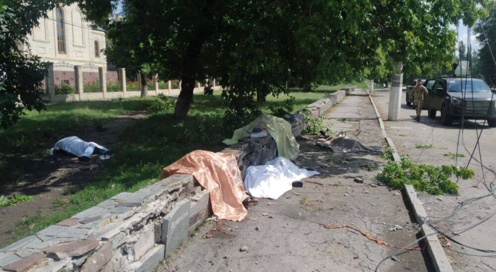 Обстріл Торецька: снаряди впали біля автобусної зупинки, є загиблі та поранені