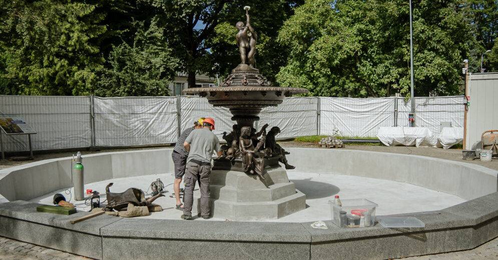 ФОТО: Почти завершилась реставрация старейшего фонтана Риги в Верманском парке
