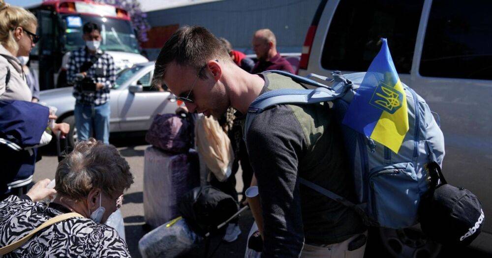 Некоторым мужчинам разрешили выезжать из Украины: разъяснения пограничников