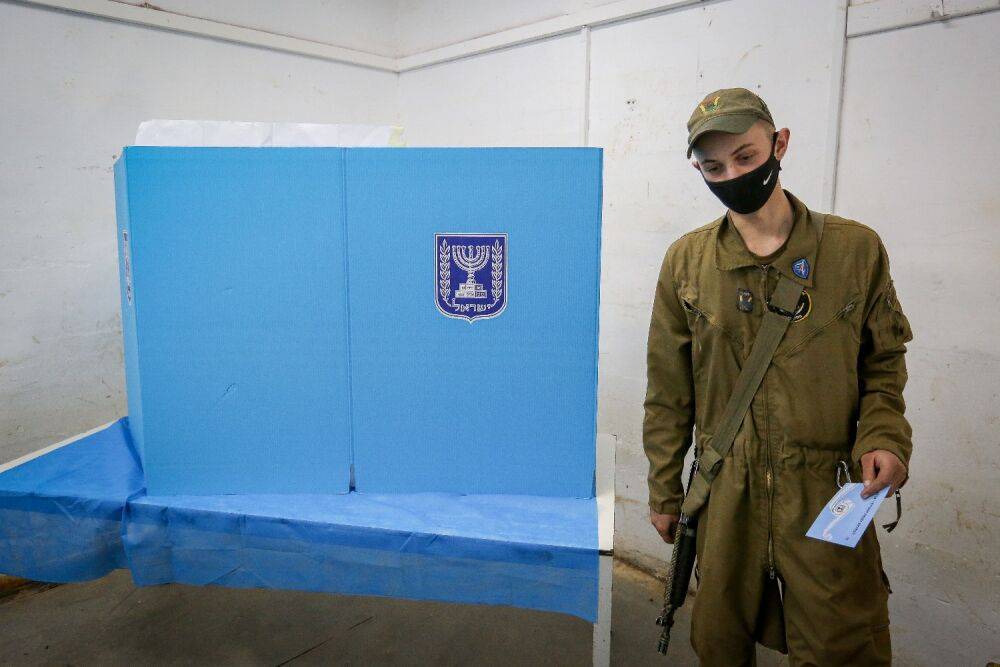 Опрос "Маарив": блок Нетанияху может получить 62 мандата