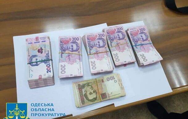 Двоих чиновников Укрзализныци поймали на взятке в 200 тыс. гривен