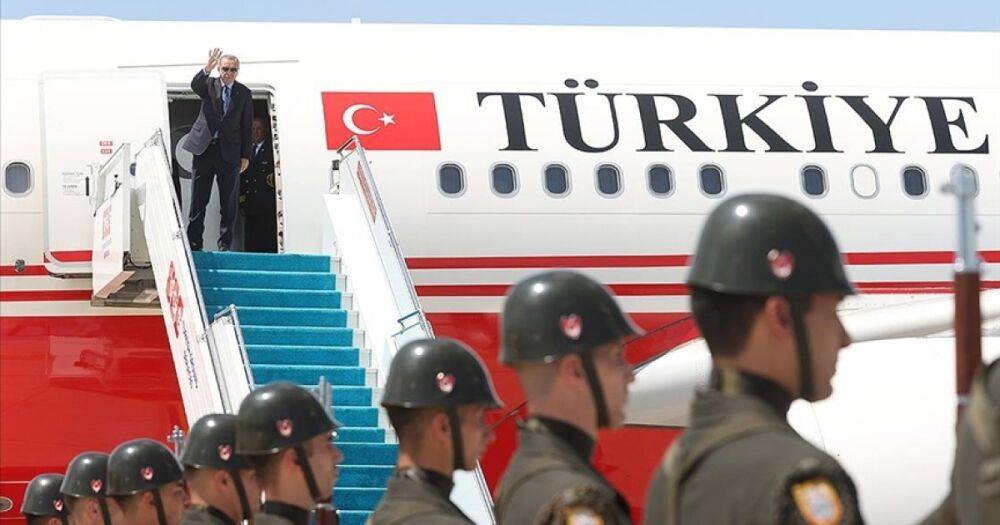 Эрдоган прилетел в Сочи на переговоры с Путиным (фото)