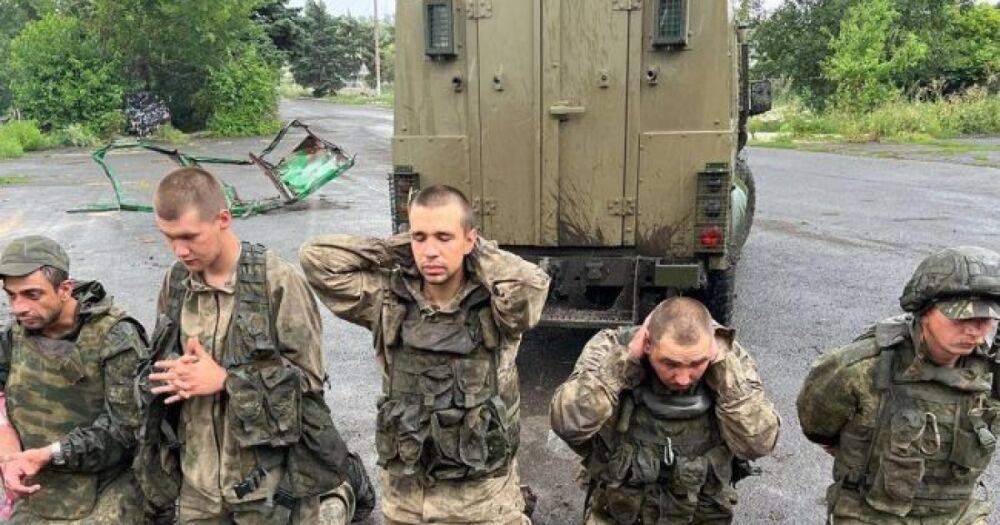 Наркоман, осетин, офицер, "потомок казаков" и мобилизованный из "ДНР": Воины "Азова" взяли в плен пятерых оккупантов