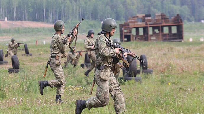Білорусь знову продовжила військові навчання біля українського кордону
