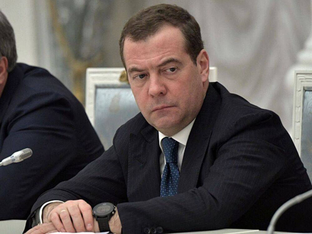 «Они отнимают на бумаге, а мы на земле»: Медведев ответил на слова Зеленского о конфискации российских активов