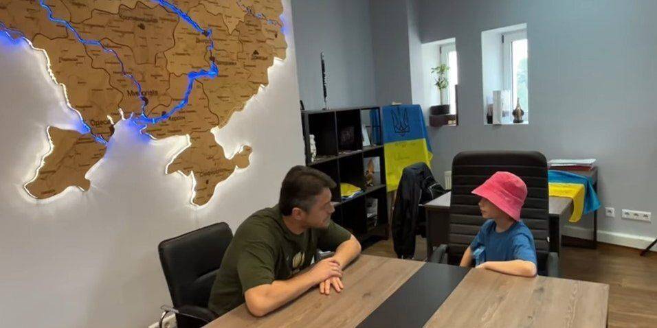 Самый большой детский донат. Восьмилетний мальчик из Чернигова собрал для ВСУ 64 тысячи гривен — видео