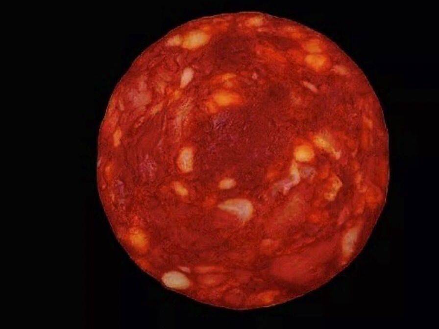 Французский ученый выложил снимок слайса колбасы и подписал, что это фото "ближайшей к Солнцу звезды". Ему поверили
