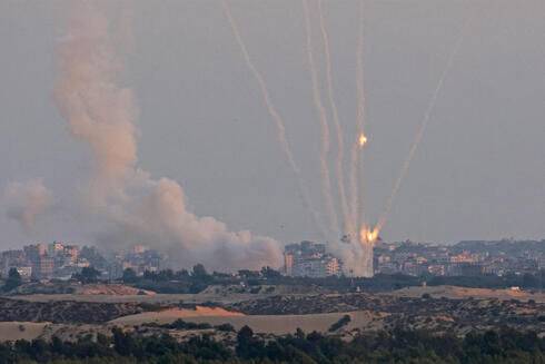 Десятки ракет по югу и центру Израиля: воздушная тревога в Тель-Авиве