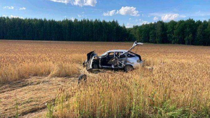 Водитель легковушки погиб в ДТП с грузовиками в Тюменской области