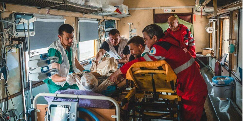 «Тяжело видеть сразу 8 раненых детей». С чем сталкиваются врачи на Донбассе — анестезиолог из Константиновки. Интервью НВ