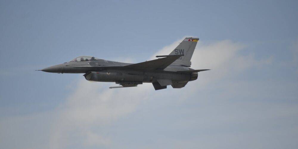 США пока не планируют передавать Украине истребители F-16 — Пентагон