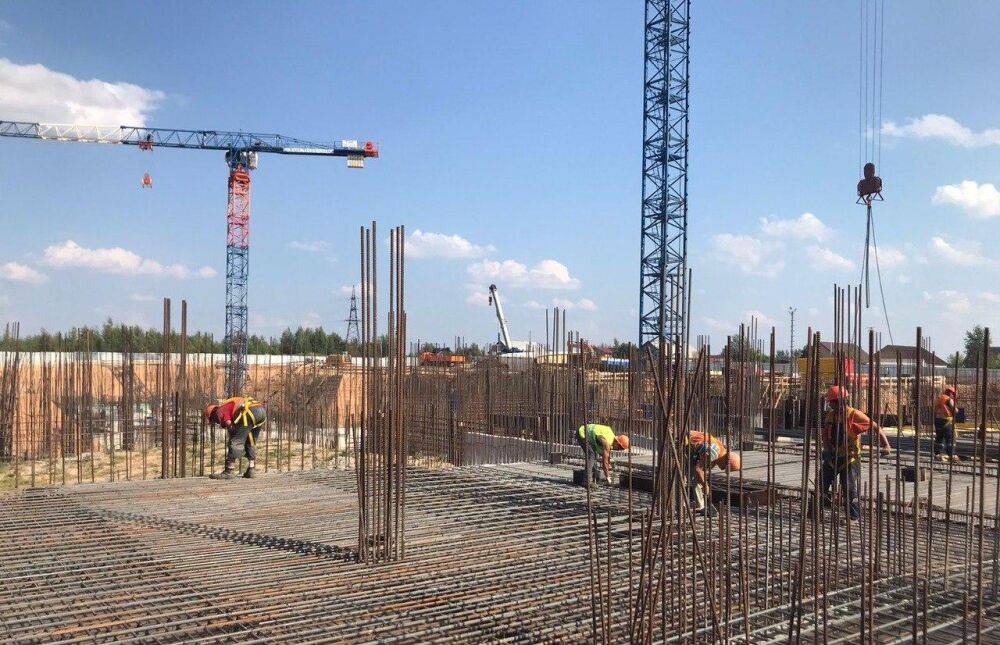 В Бежецке Тверской области продолжается строительство новой центральной районной больницы