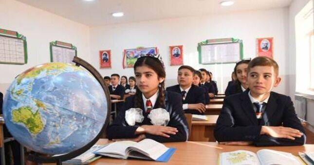 В школах Таджикистана запустят проект изучения точных наук на русском языке