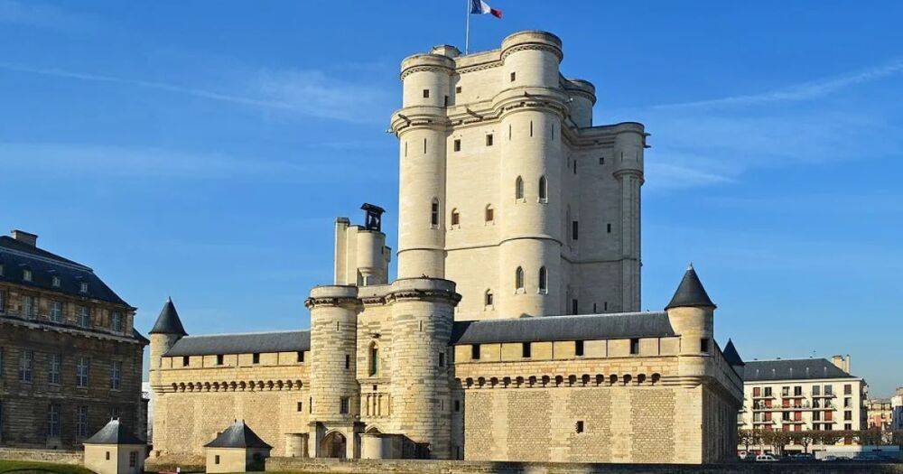 "Потому что вы русские": гражданам РФ запретили посещать Венсенский замок во Франции