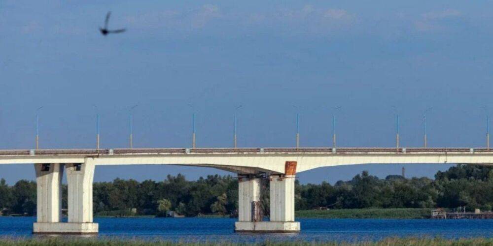 «Началась паника». Россияне стали вывозить семьи из Херсона после ударов ВСУ по Антоновскому мосту — ОВА