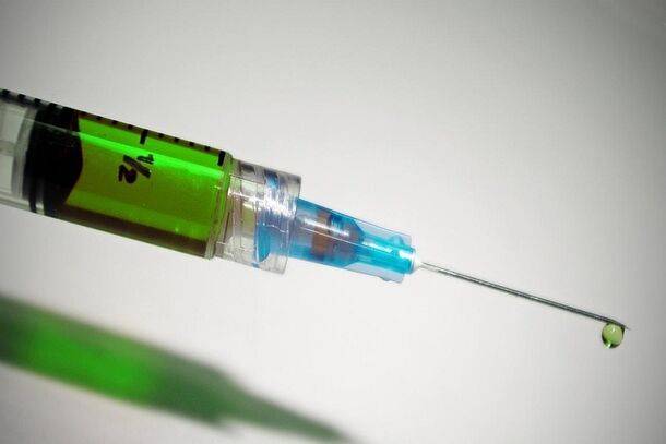 50% целевых участников больничной кассы «Маккаби», получили вакцину от оспы обезьян