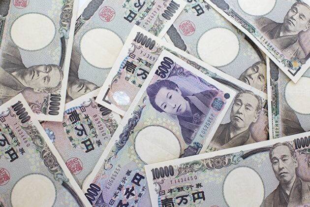 Курс доллара к иене на Токийской бирже растет до максимума с сентября 1998 года