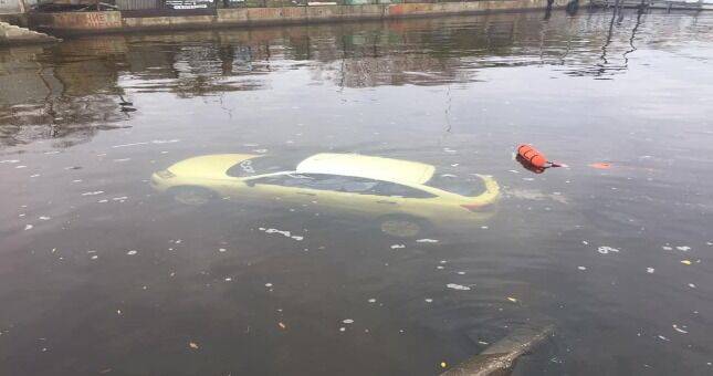 В Айни автомобиль опрокинулся в реку Фондарё. Погибли три человека