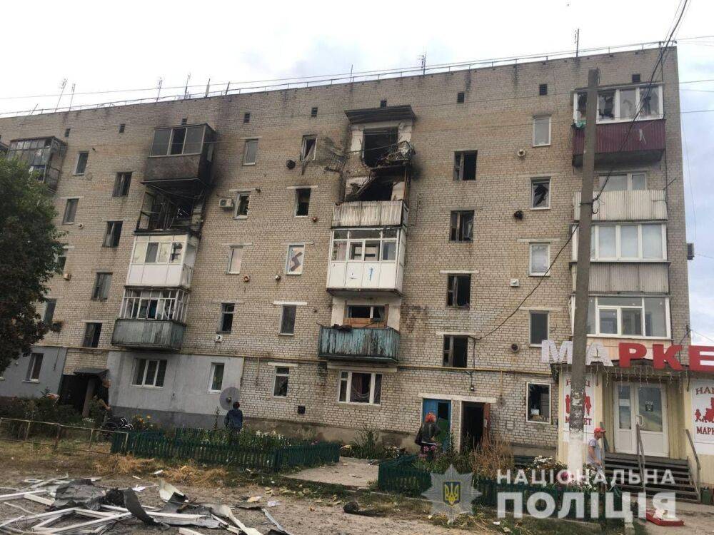 Разрушенные дома и обгоревшая пятиэтажка: появились фото последствий обстрела Харьковщины 1 сентября