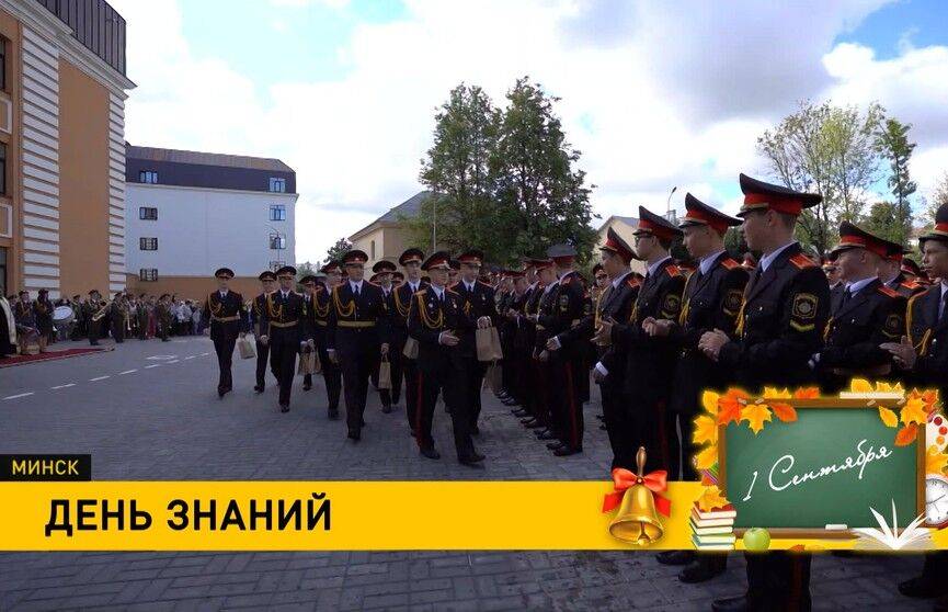 На плацу Минского кадетского училища прошла торжественная церемония посвящения в суворовцы