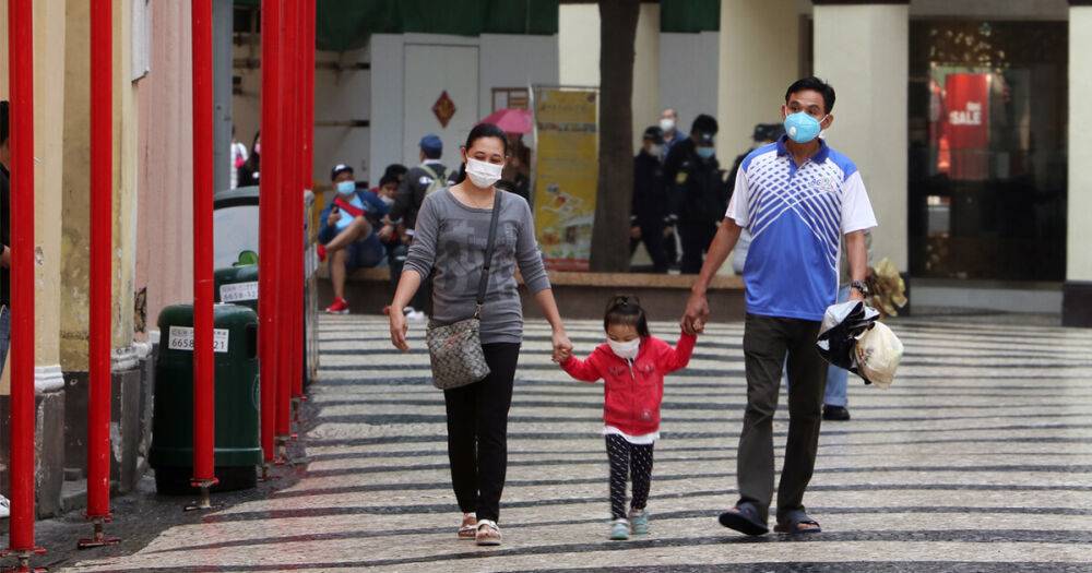 Жители готовятся к худшему: в Китае закрыли на карантин 21-милионный город из-за COVID-19