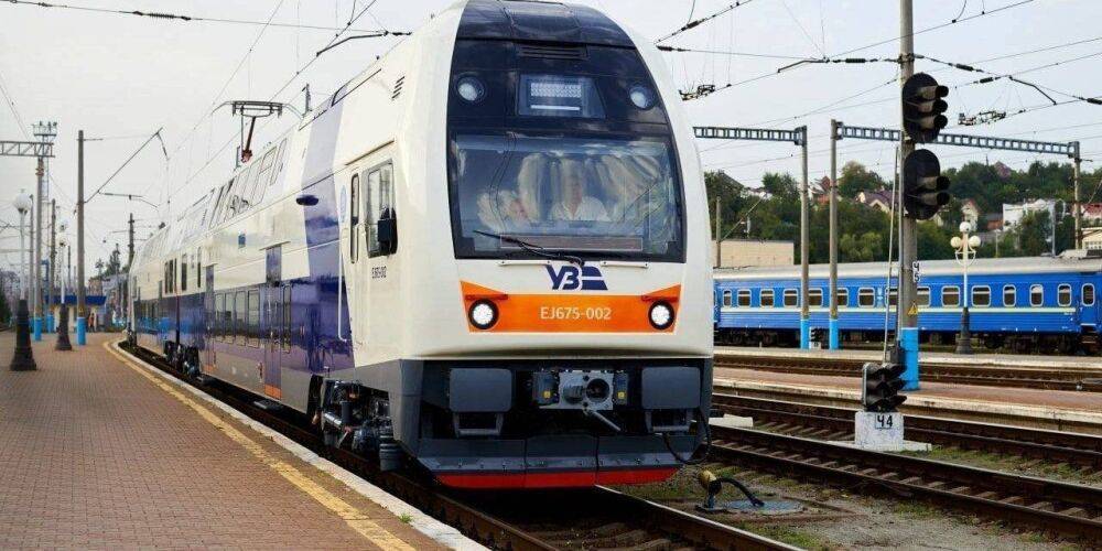 Удар РФ по критической инфраструктуре привел к задержке ряда поездов: в УЗ рассказали, какая ситуация сейчас