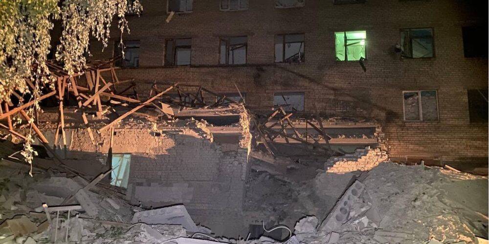 Российские оккупанты обстреляли частный сектор и перинатальный центр Краматорска
