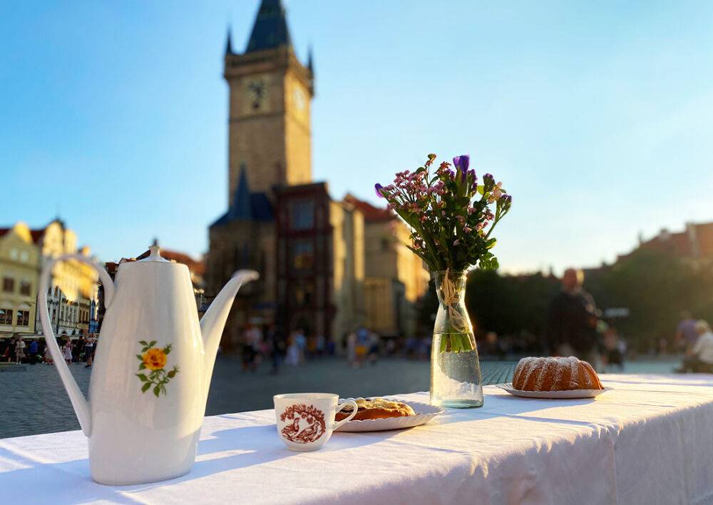 Третья попытка: жителей Праги приглашают позавтракать на Старомаке за гигантским столом