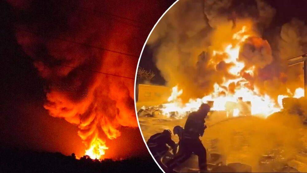 Огонь охватил 1000 квадратных метров: подробности о ночном пожаре в Запорожье