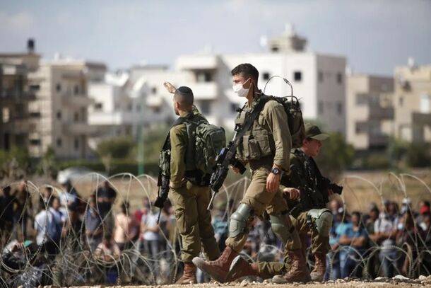 Армия Израиля нашла дома двух боевиков, убивших офицера