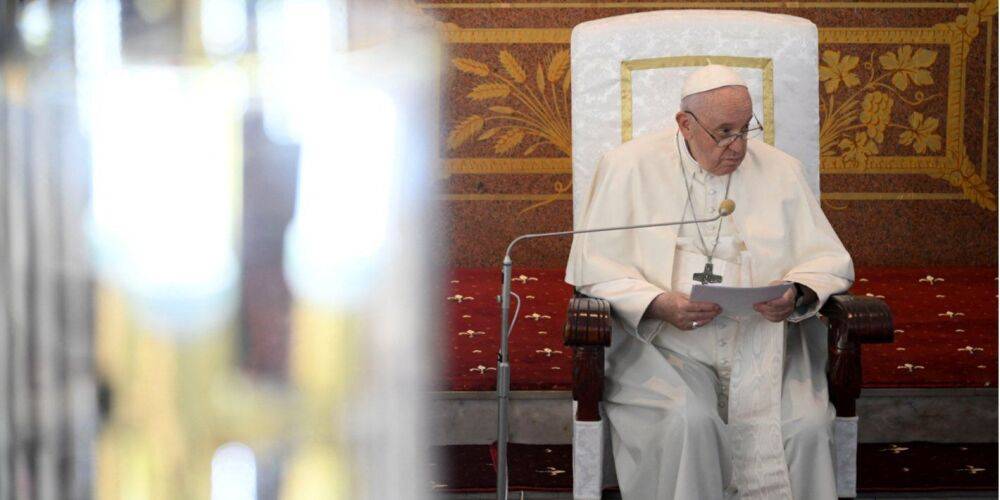 «Самооборона — это законно». Папа римский убежден, что поставлять оружие Украине морально приемлемо