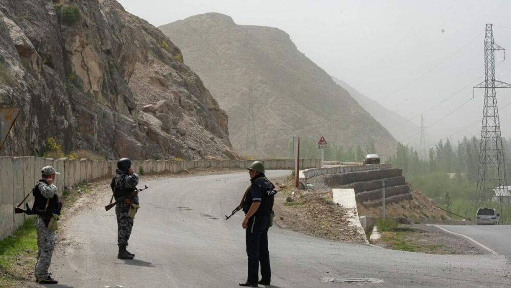 "Ситуация напряженная": в Кыргызстане заявили об обстреле со стороны Таджикистана