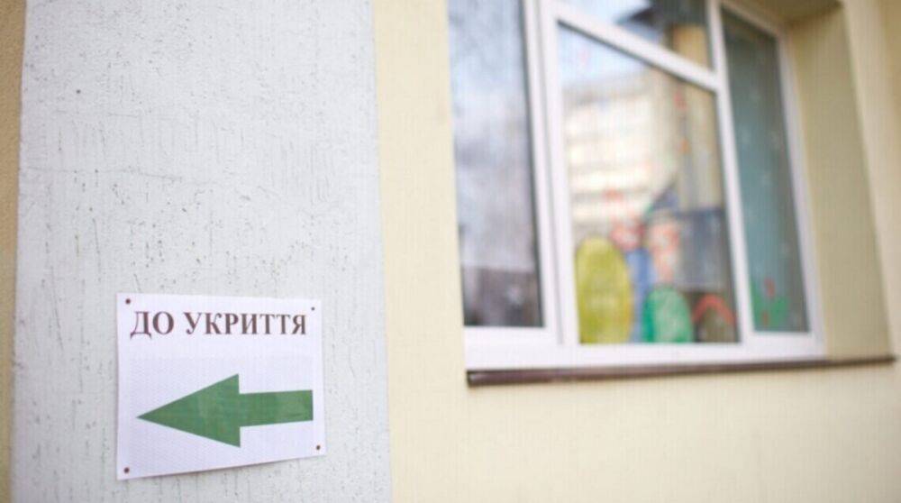В МОН сообщили, сколько школ в Украине уже обеспечили укрытиями