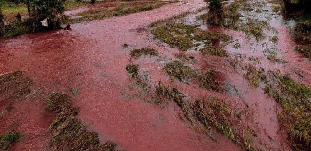 У річці Інгулець почервоніла вода. Спеціалісти вже взяли проби