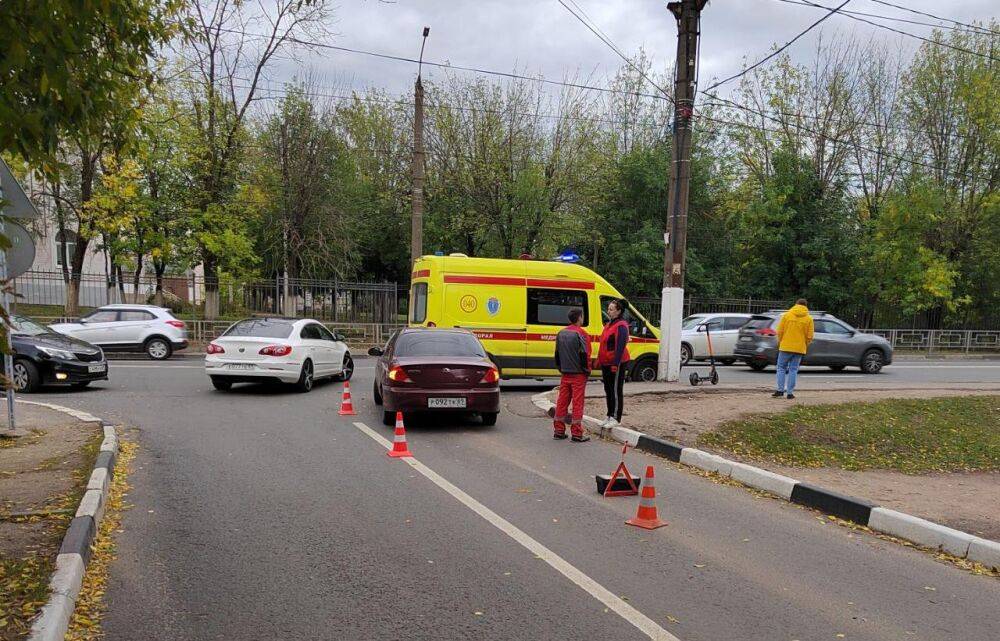 В Твери на Смоленском сбили перебегавшую дорогу 23-летнюю девушку