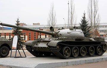 Россия бросила в бой советские танки Т-62 образца 1962 года с решетками-«мангалами»
