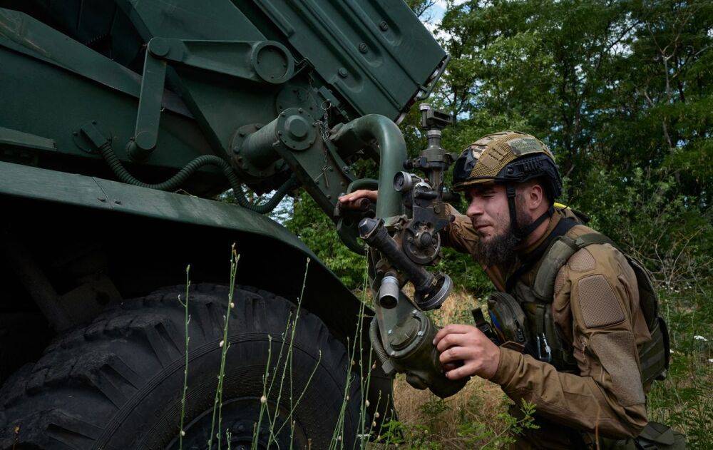 Активні бої на Донбасі та влучний удар по росіянах на півдні: карти боїв на ранок