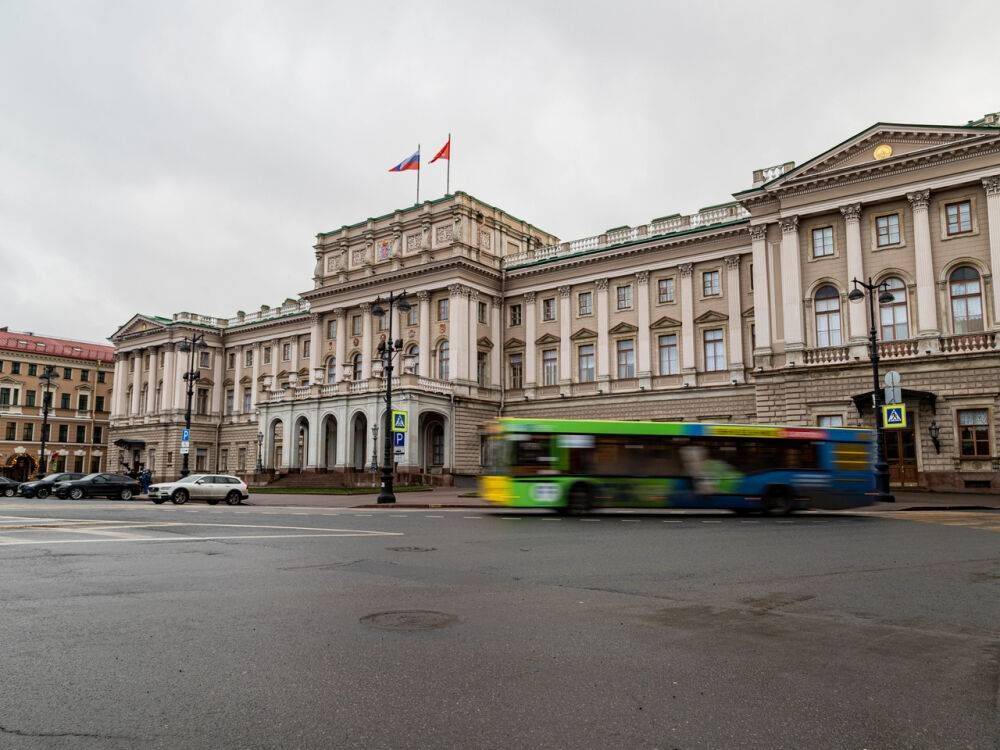 Петербургские единороссы не стали голосовать за обсуждение смягченного закона о реновации